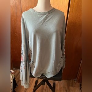 Long sleeve top with embroidered flowers